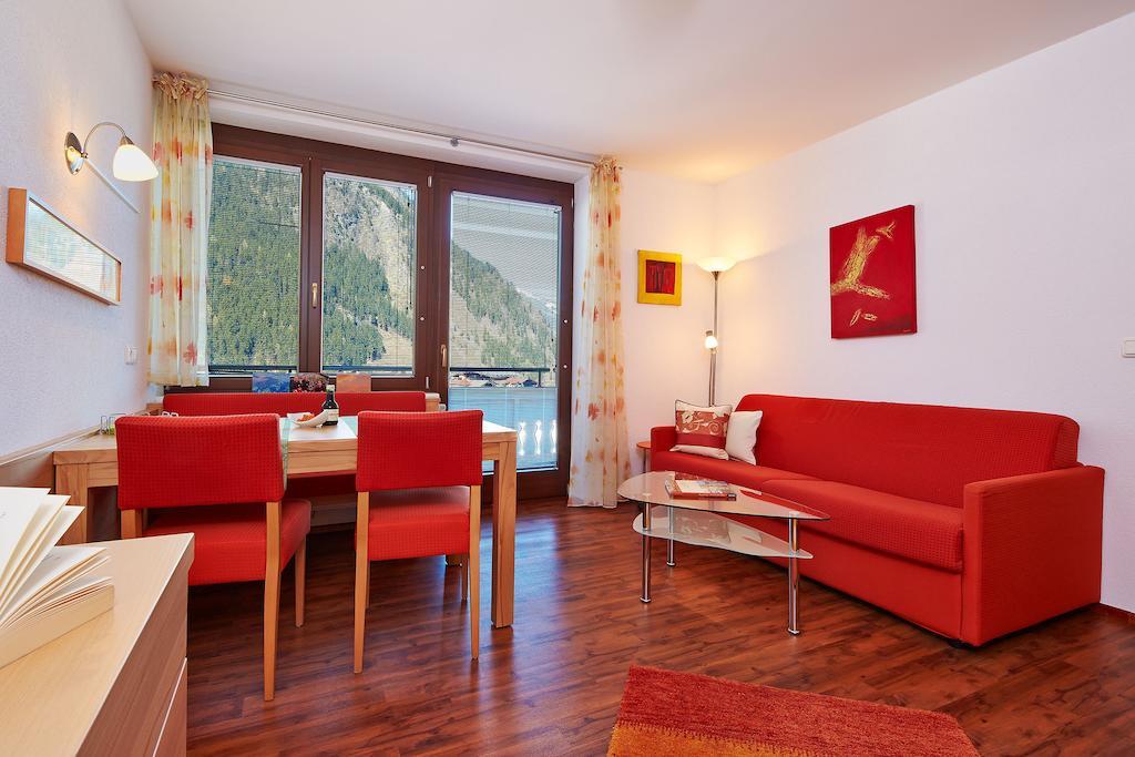 Skylounge Mayrhofen Ruang foto