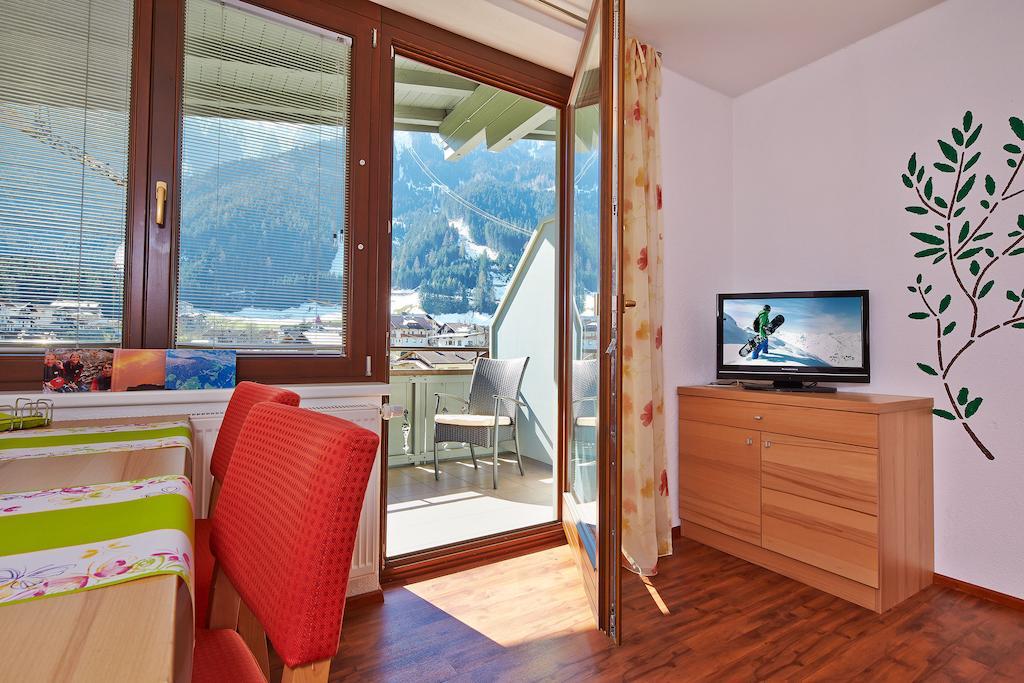 Skylounge Mayrhofen Ruang foto